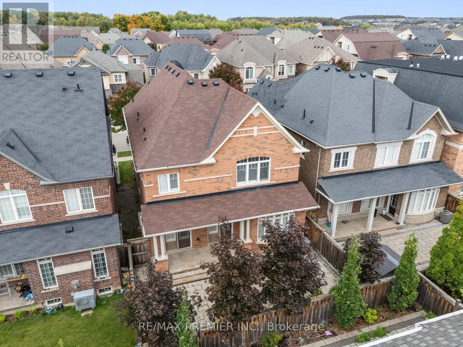 71 HOEY CRESCENT