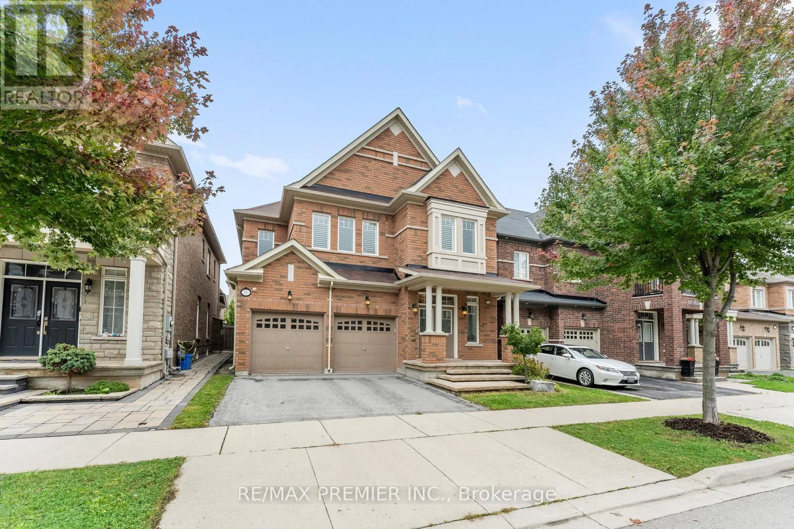 71 HOEY CRESCENT