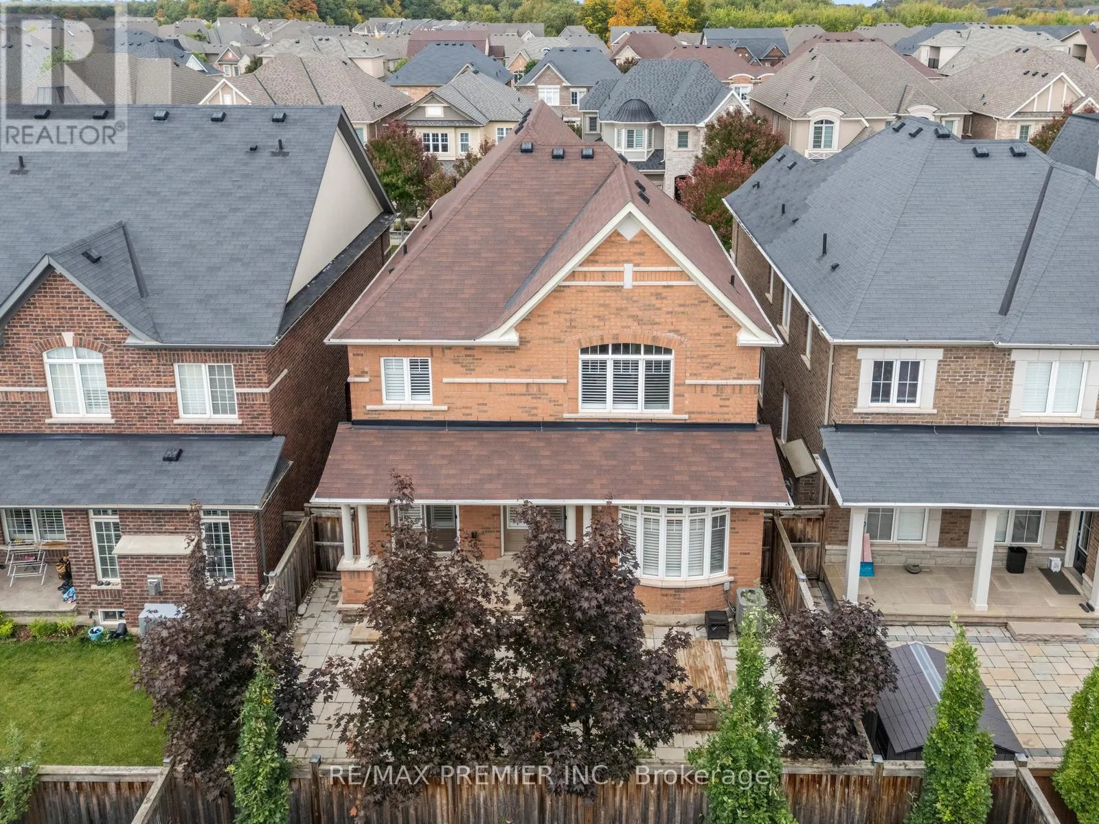 71 HOEY CRESCENT