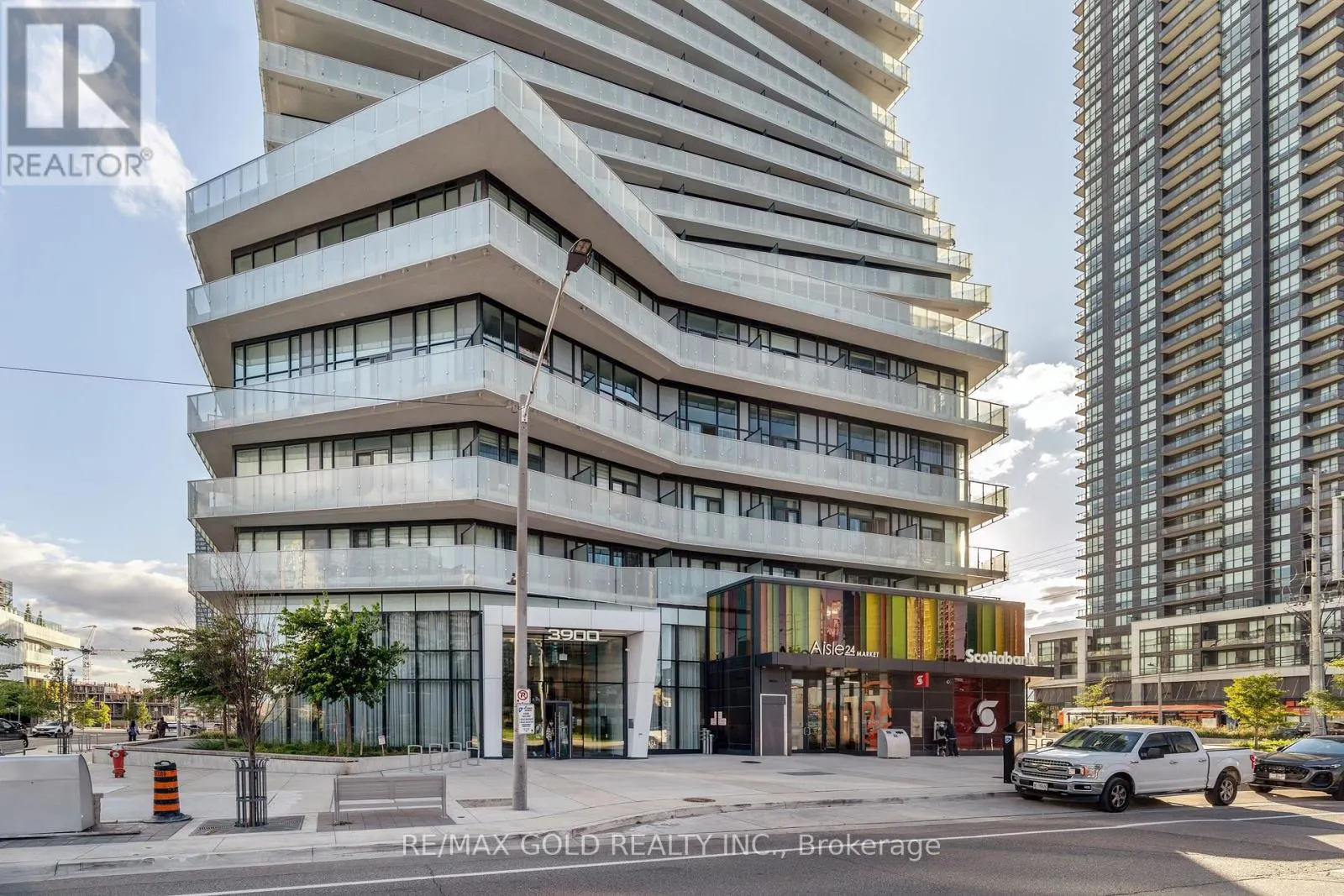 2707 - 3900 CONFEDERATION PARKWAY