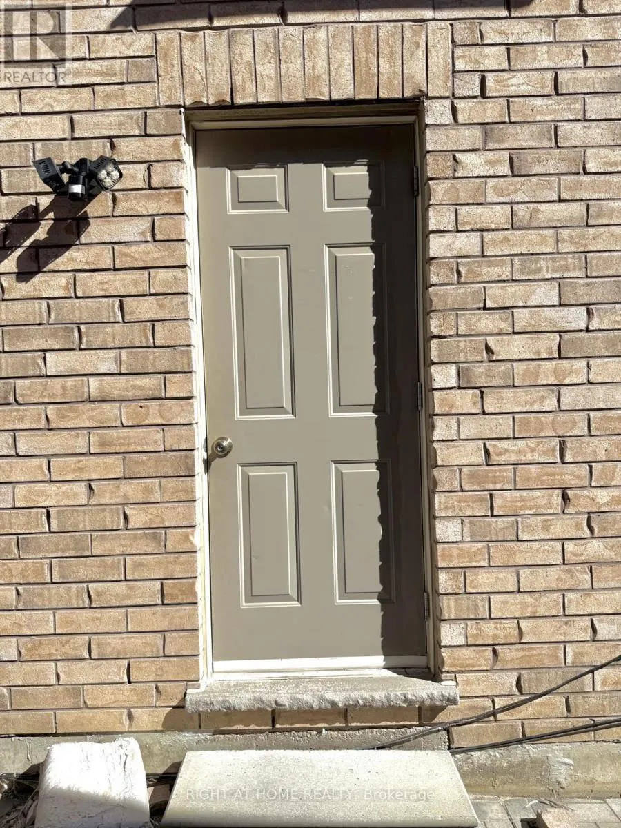 11 ALAMOSA COURT