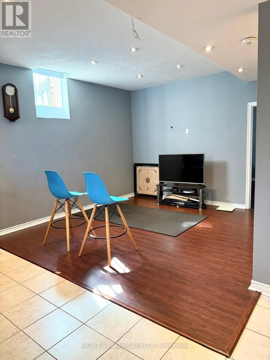 11 ALAMOSA COURT