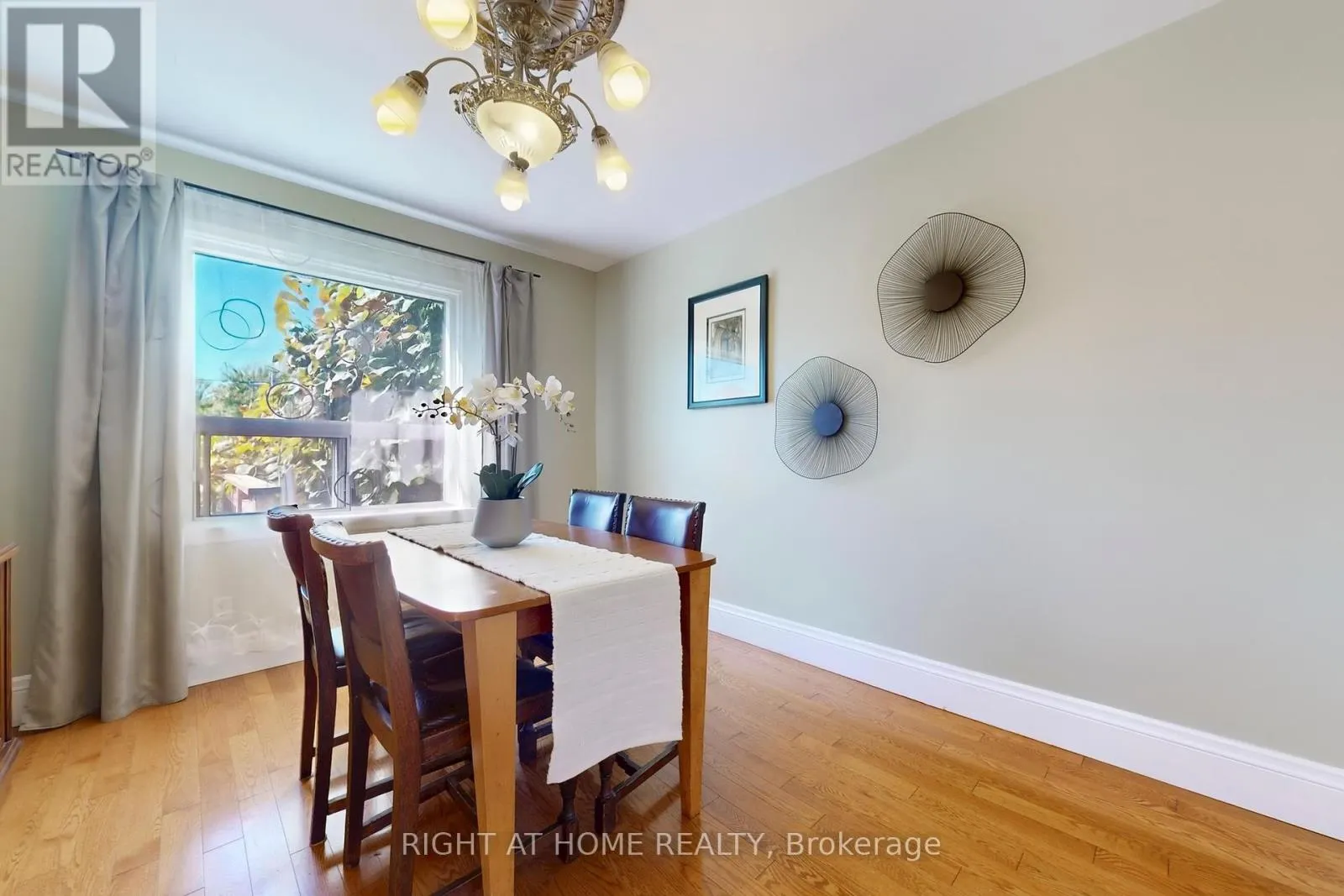 118 TREEVIEW DRIVE