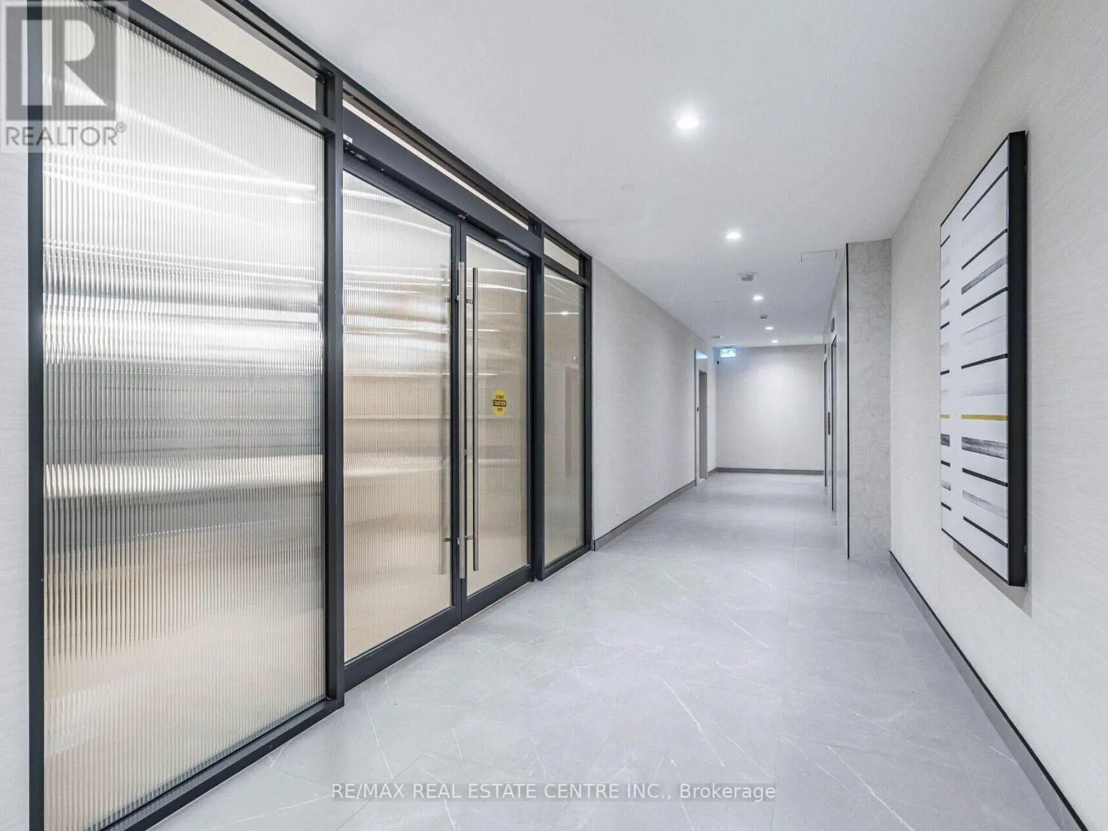 211 - 215 VETERANS DRIVE
