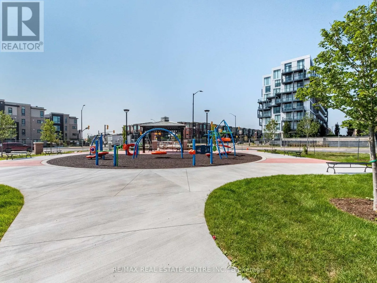 211 - 215 VETERANS DRIVE