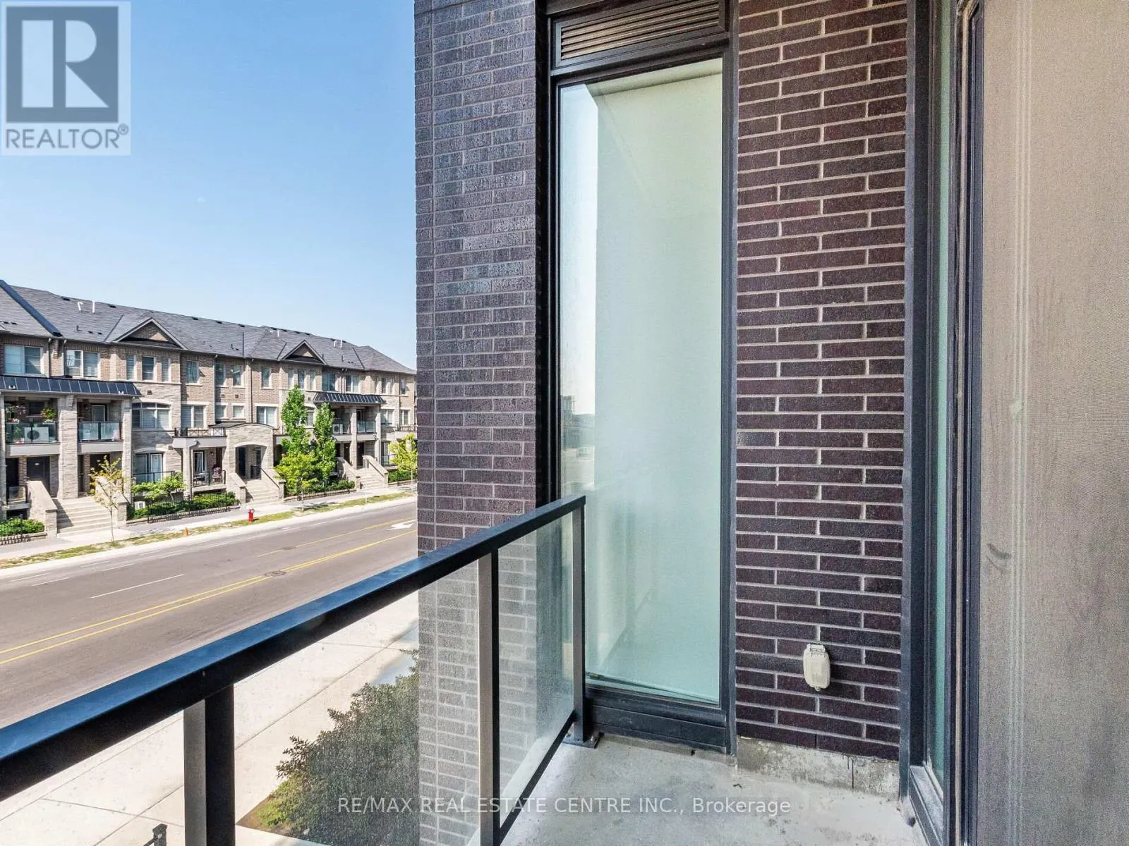 211 - 215 VETERANS DRIVE