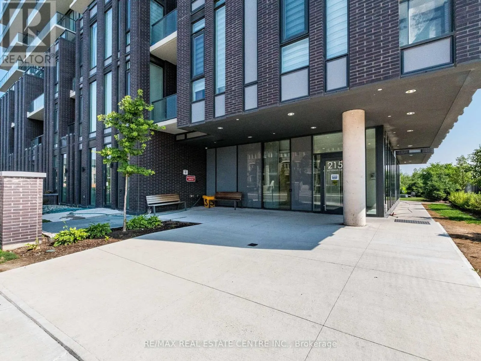211 - 215 VETERANS DRIVE