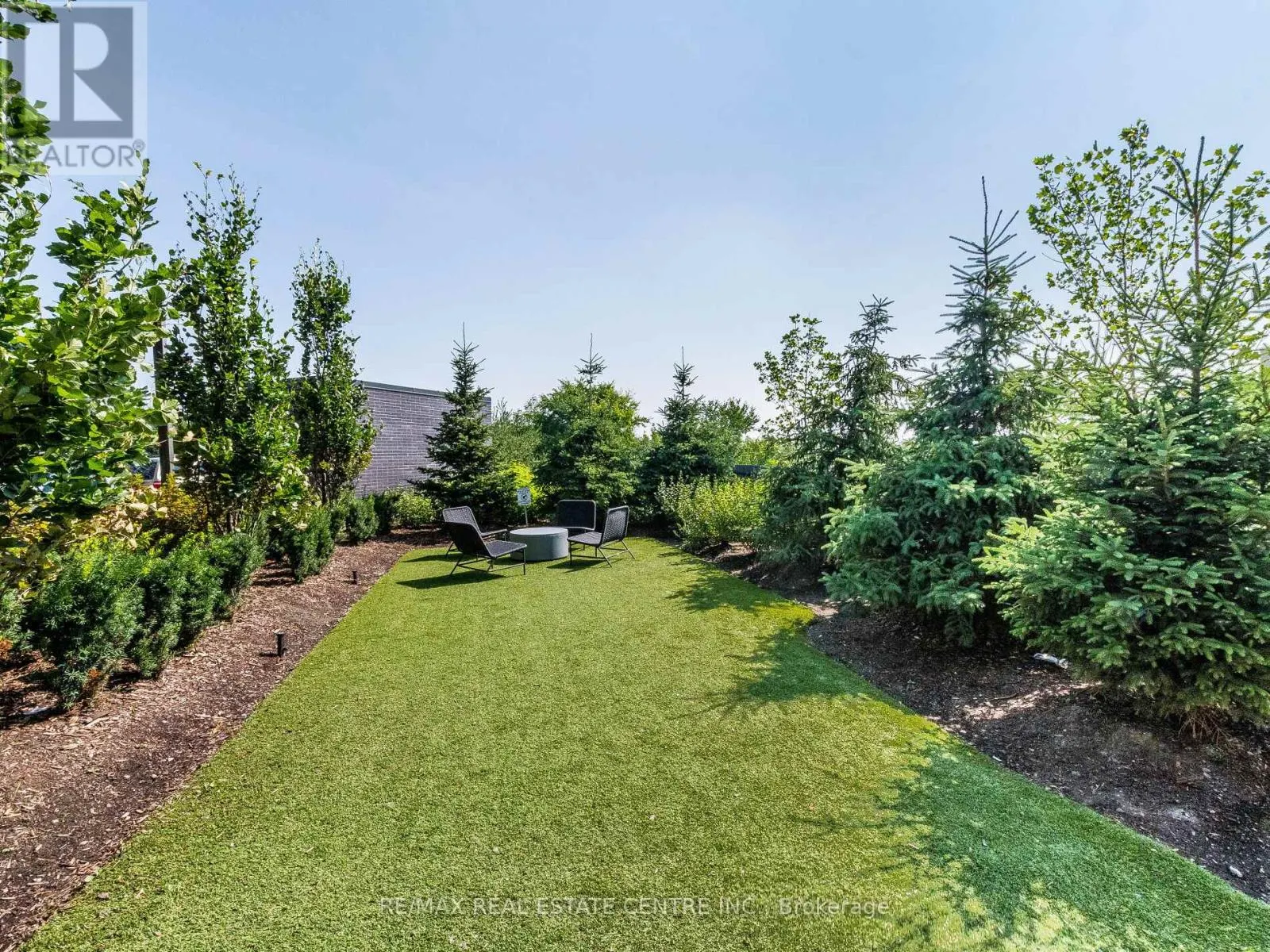 211 - 215 VETERANS DRIVE