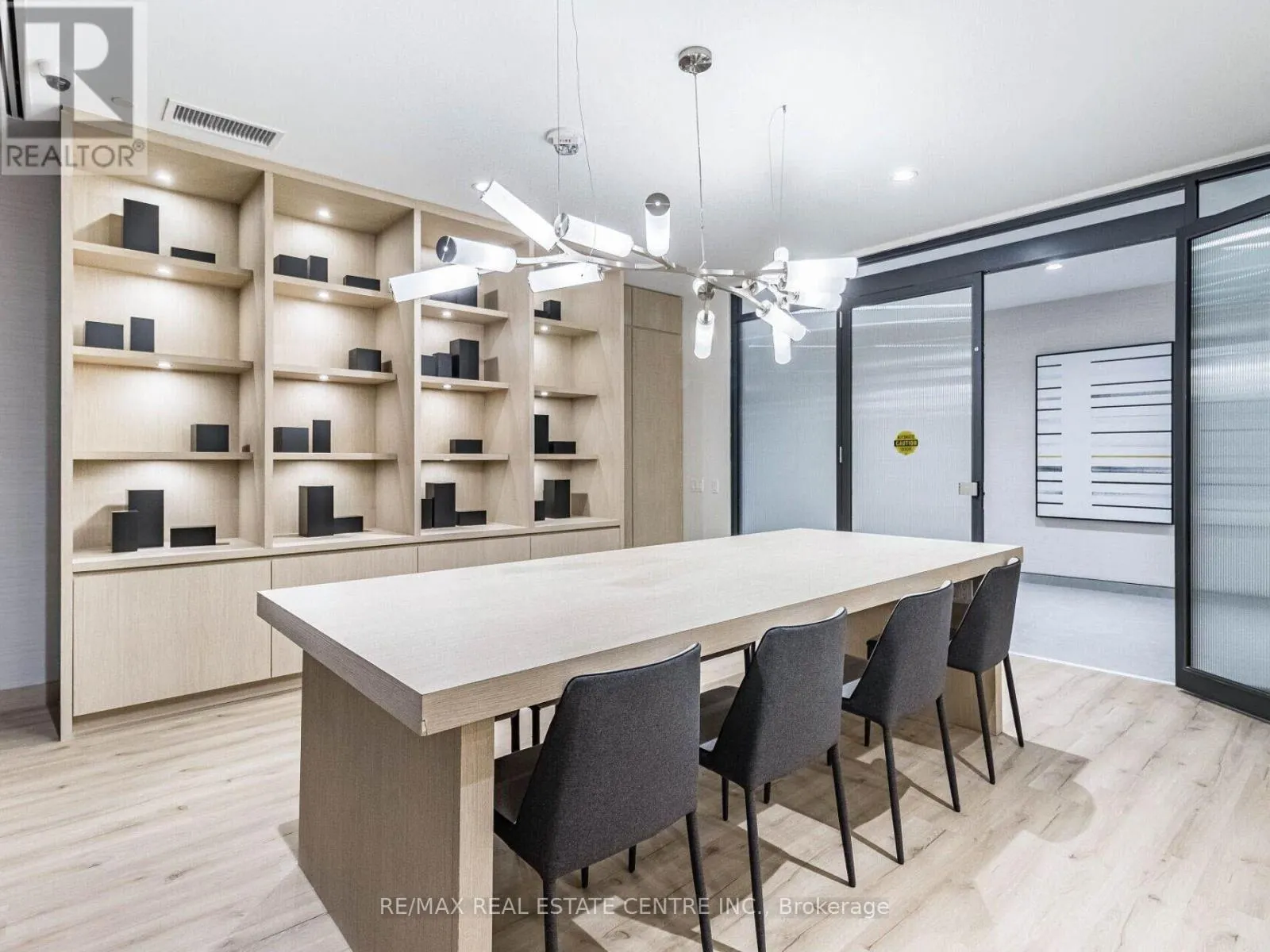 211 - 215 VETERANS DRIVE