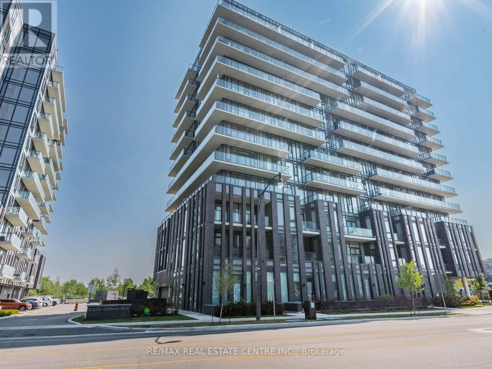 211 - 215 VETERANS DRIVE