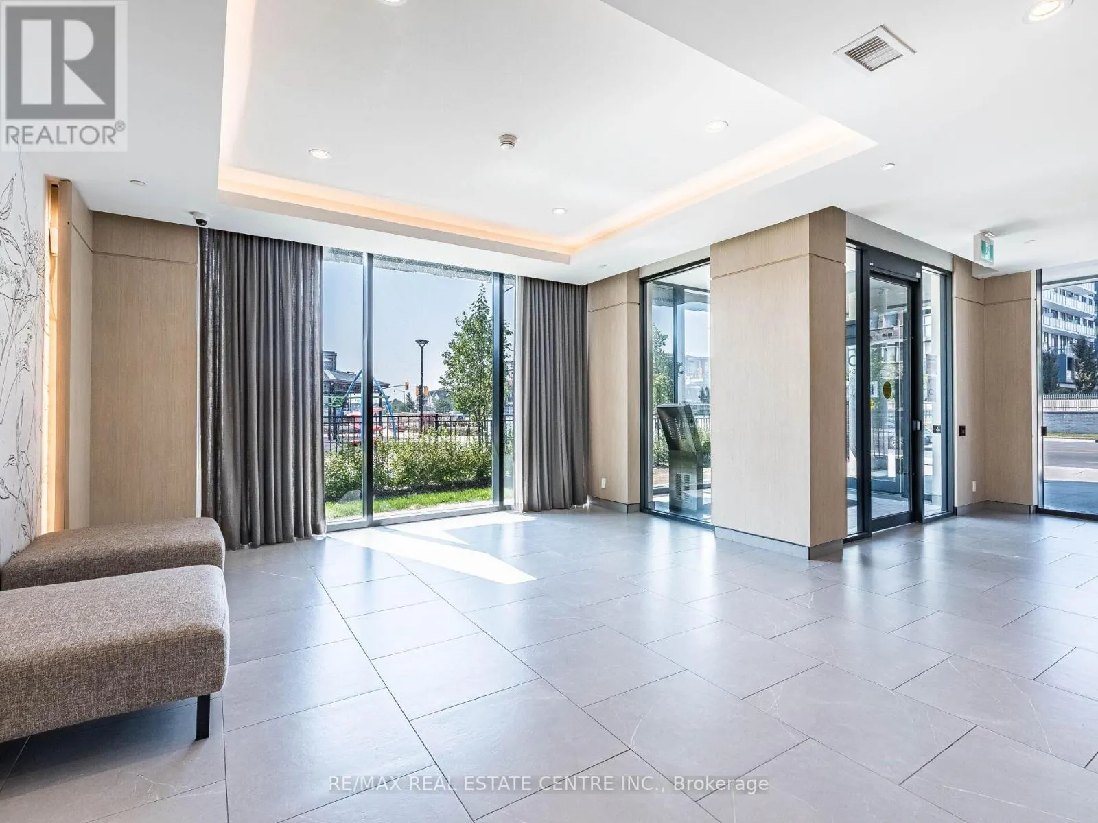 211 - 215 VETERANS DRIVE