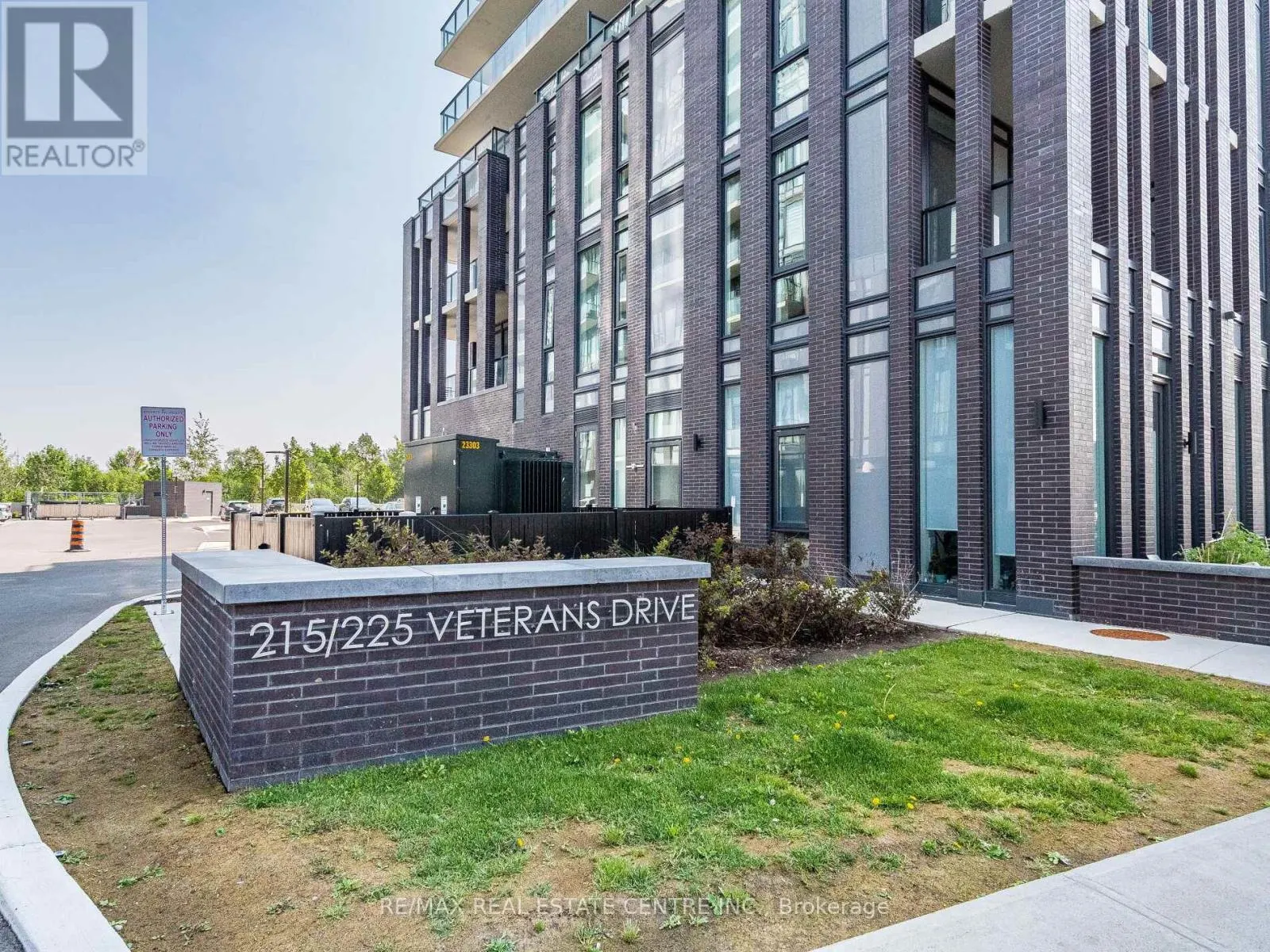 211 - 215 VETERANS DRIVE