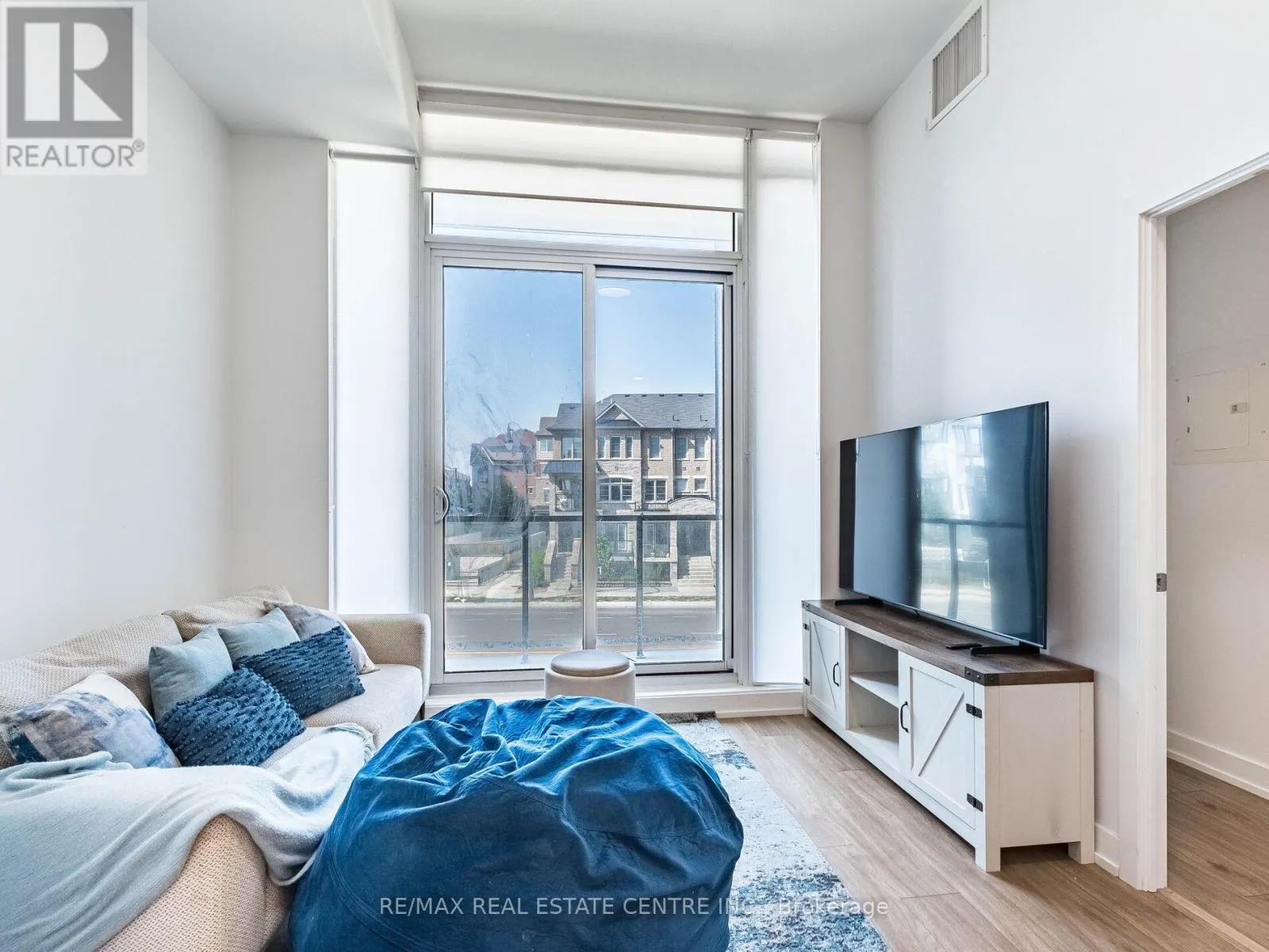 211 - 215 VETERANS DRIVE