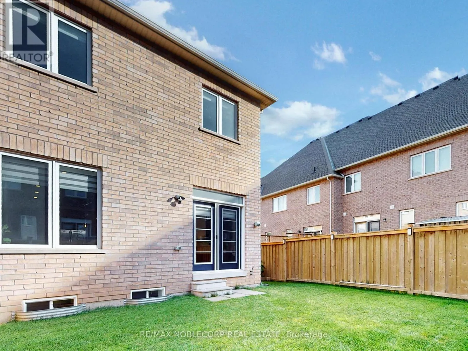 593 SETTLERS ROAD W