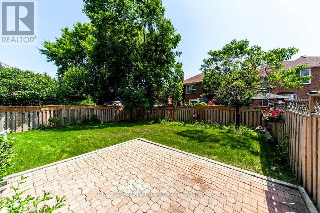 328 BRISTOL ROAD W