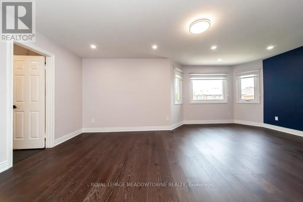 328 BRISTOL ROAD W