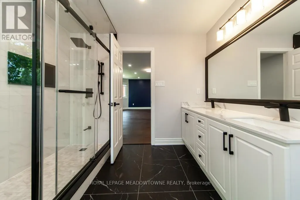 328 BRISTOL ROAD W
