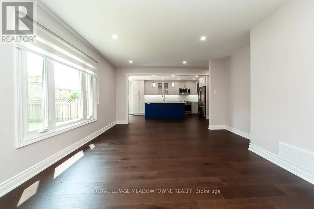 328 BRISTOL ROAD W