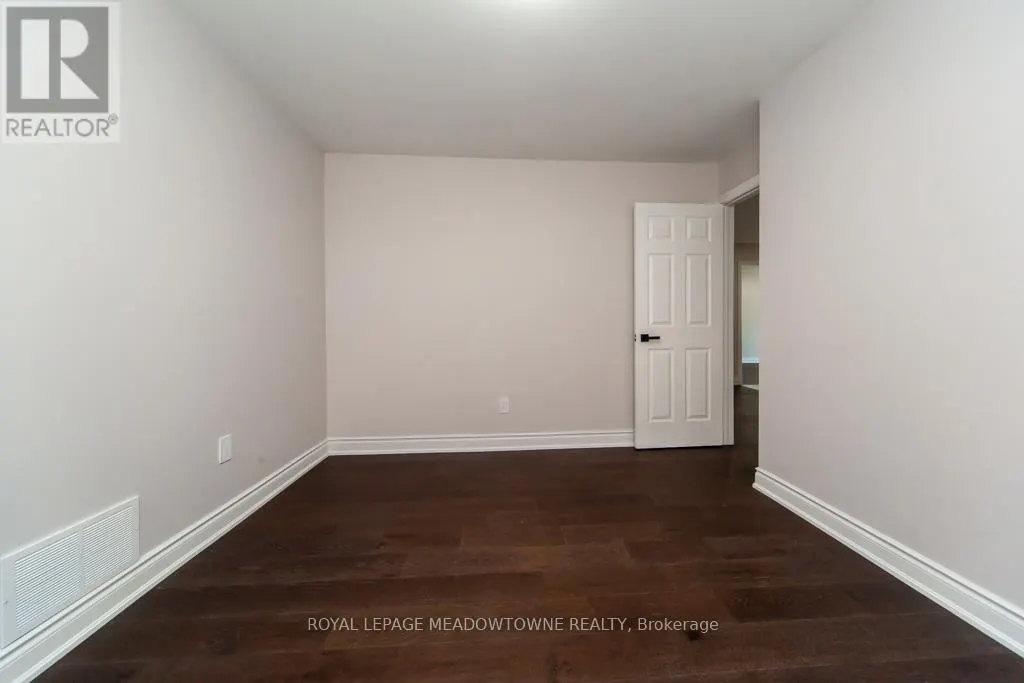 328 BRISTOL ROAD W
