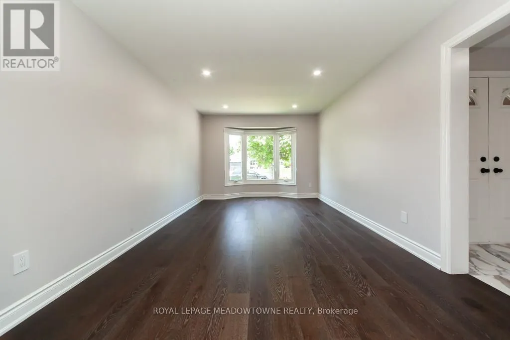328 BRISTOL ROAD W