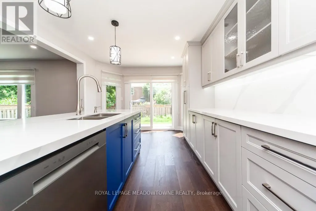 328 BRISTOL ROAD W