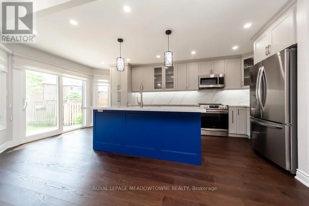 328 BRISTOL ROAD W