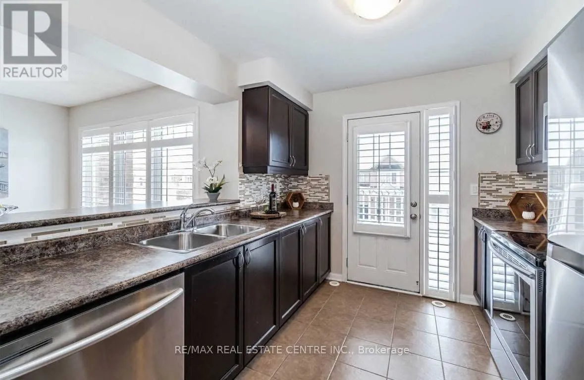 271 WOODLEY CRESCENT S