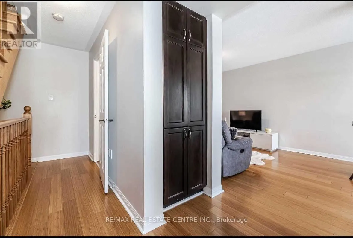 271 WOODLEY CRESCENT S
