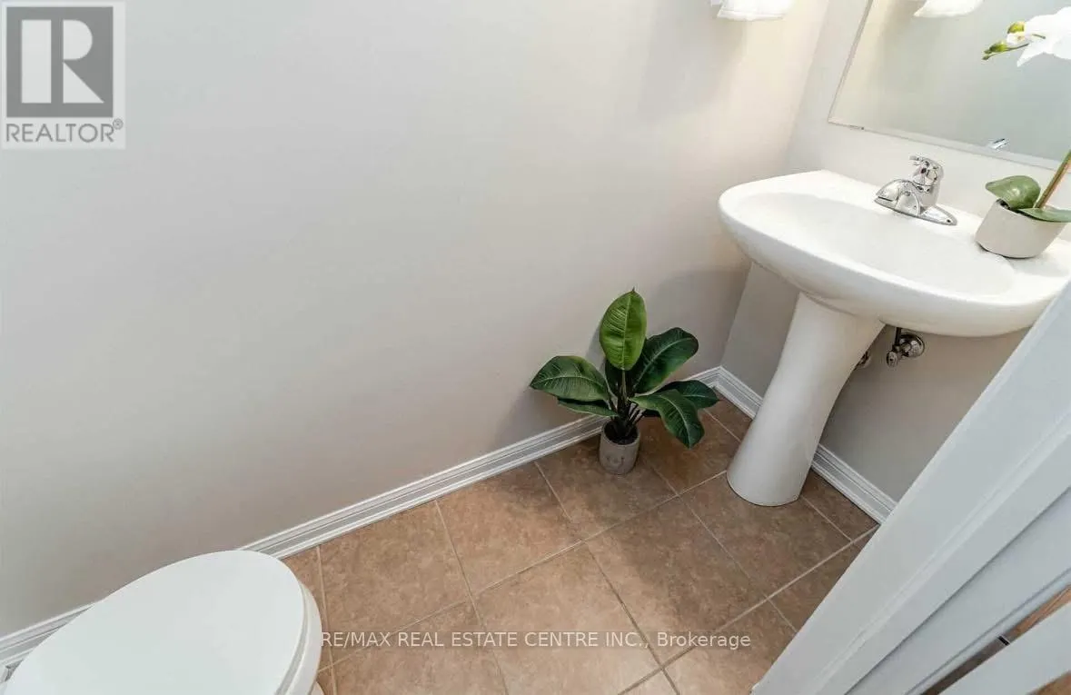 271 WOODLEY CRESCENT S