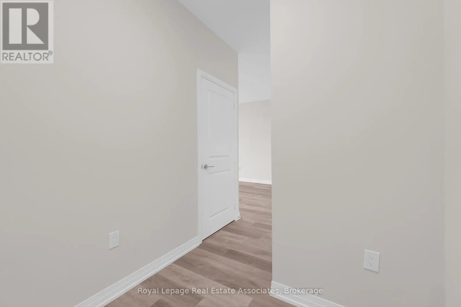 220 - 15 WATERGARDEN DRIVE