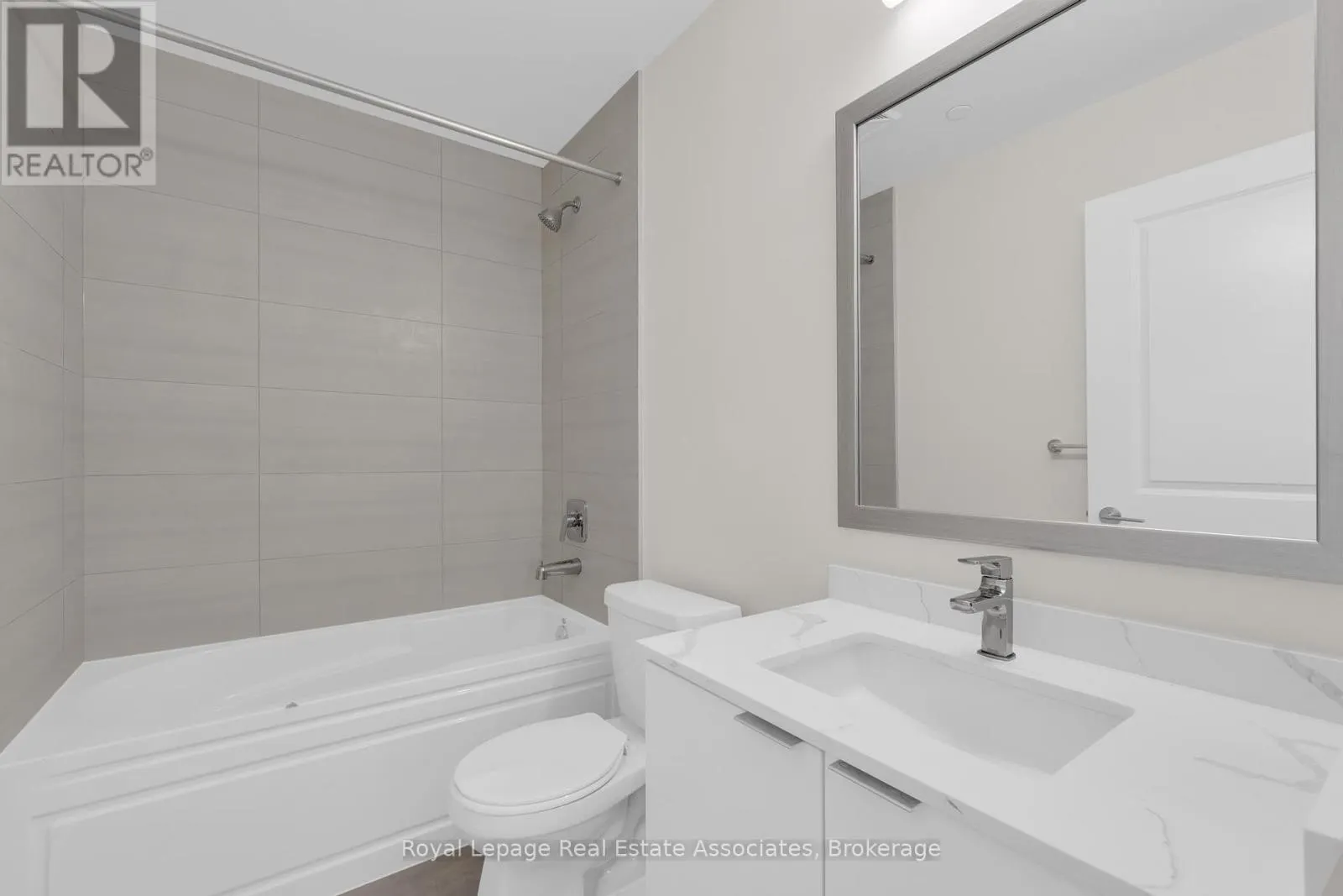 220 - 15 WATERGARDEN DRIVE