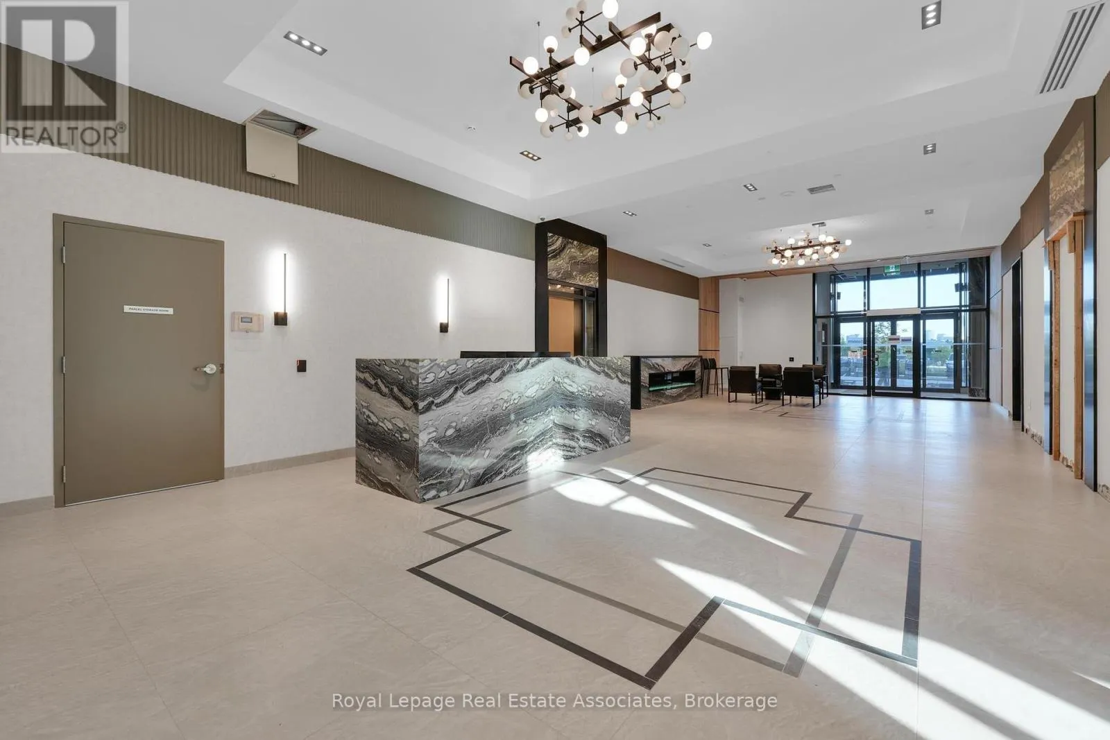 220 - 15 WATERGARDEN DRIVE