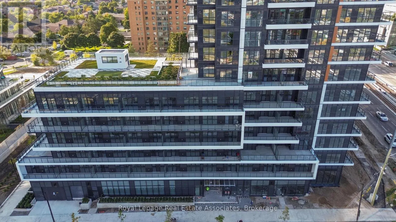 220 - 15 WATERGARDEN DRIVE