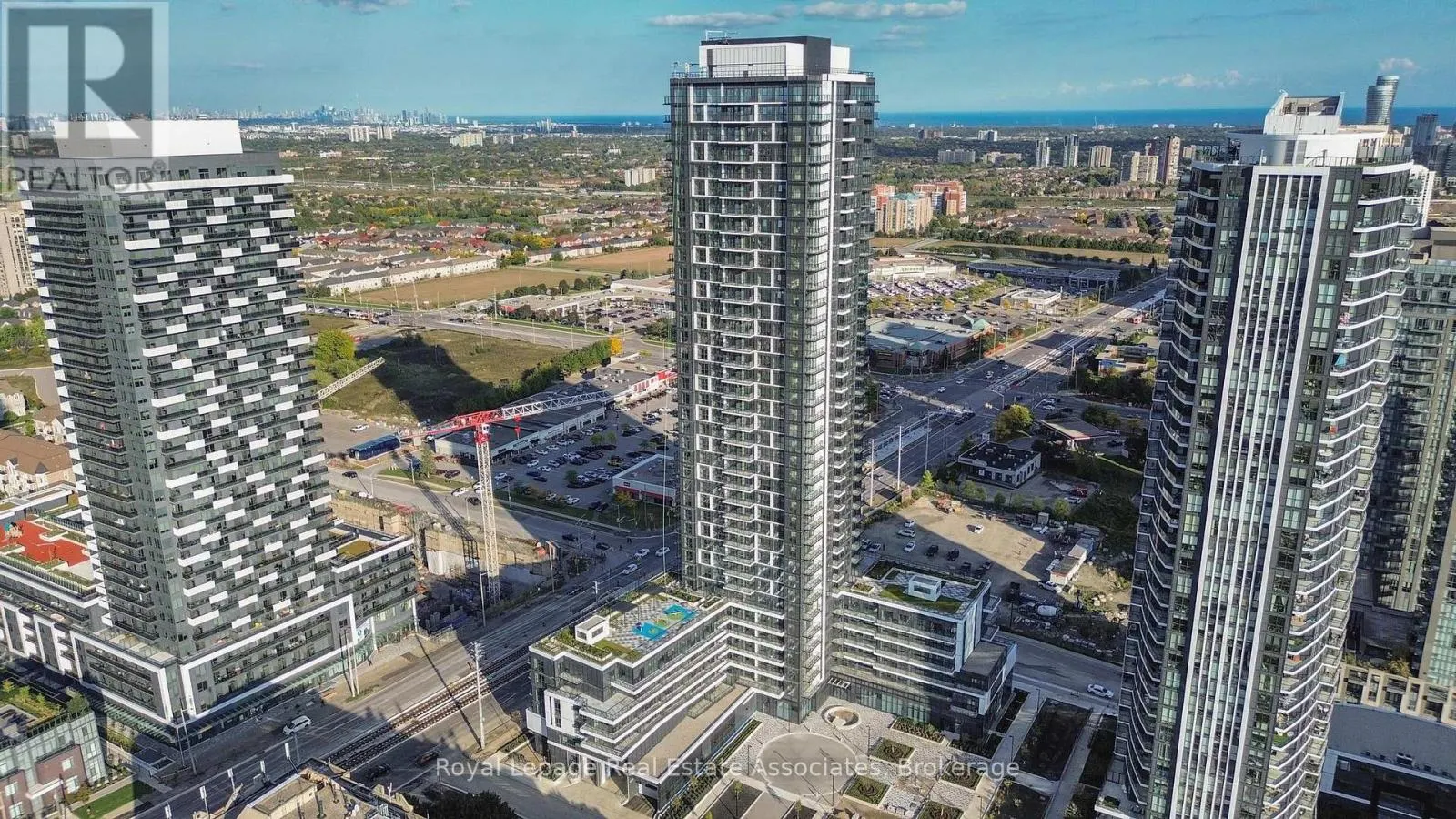220 - 15 WATERGARDEN DRIVE