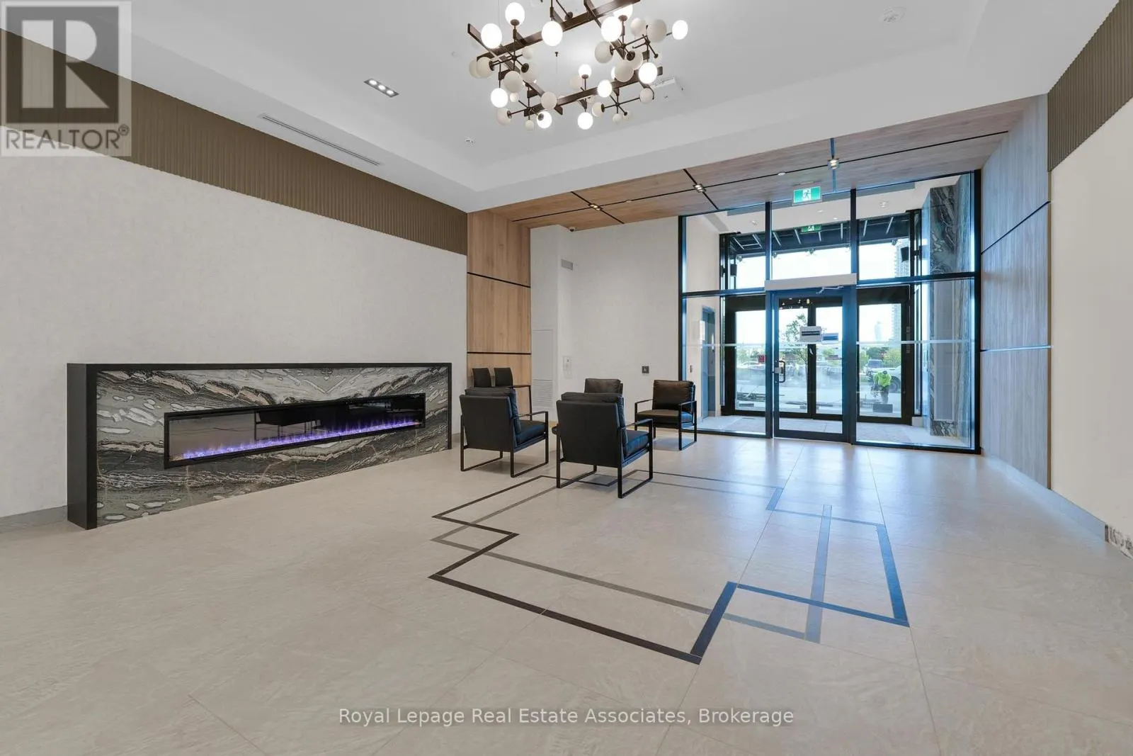 220 - 15 WATERGARDEN DRIVE