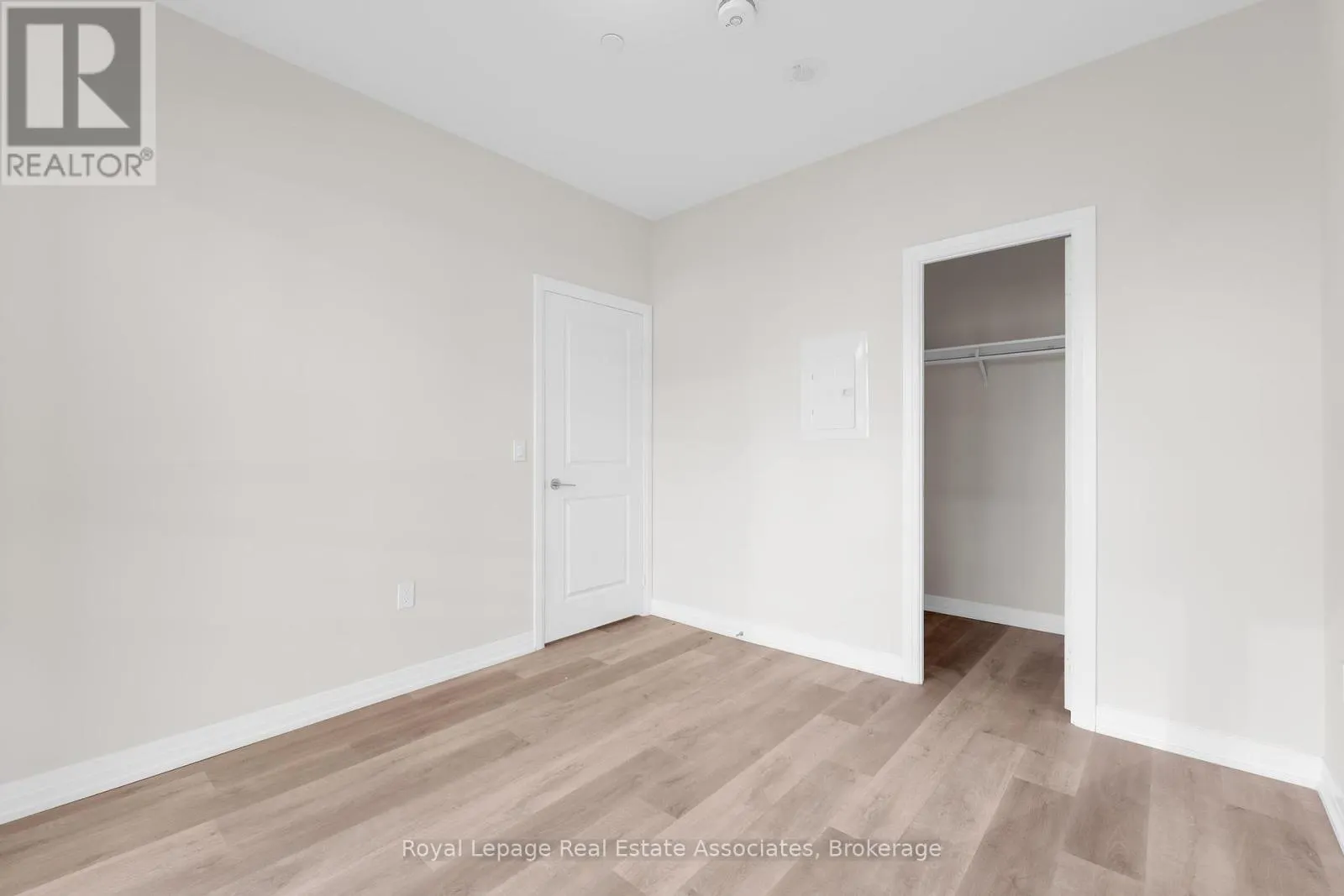 220 - 15 WATERGARDEN DRIVE