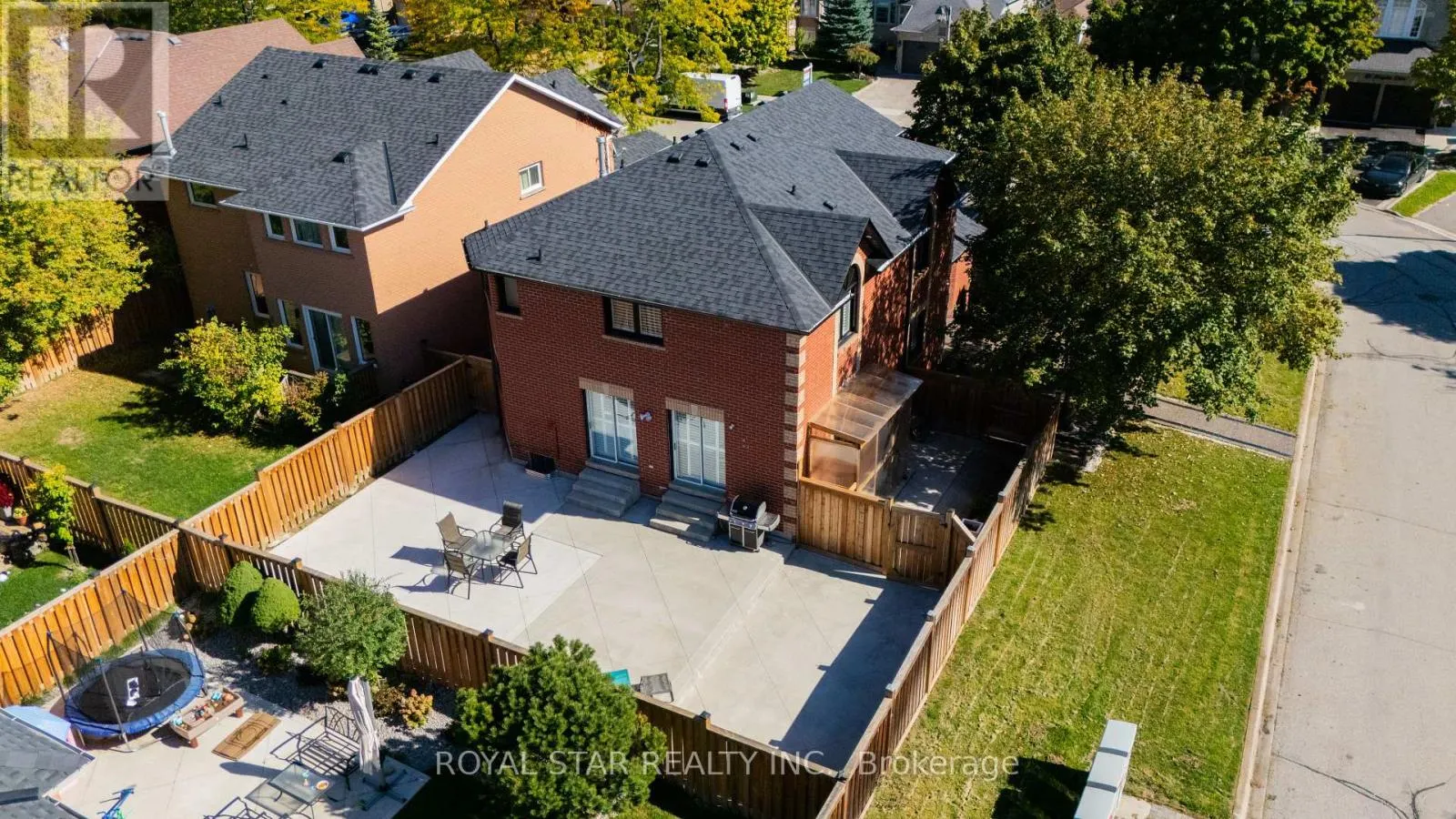22 LIVINGSTON DRIVE