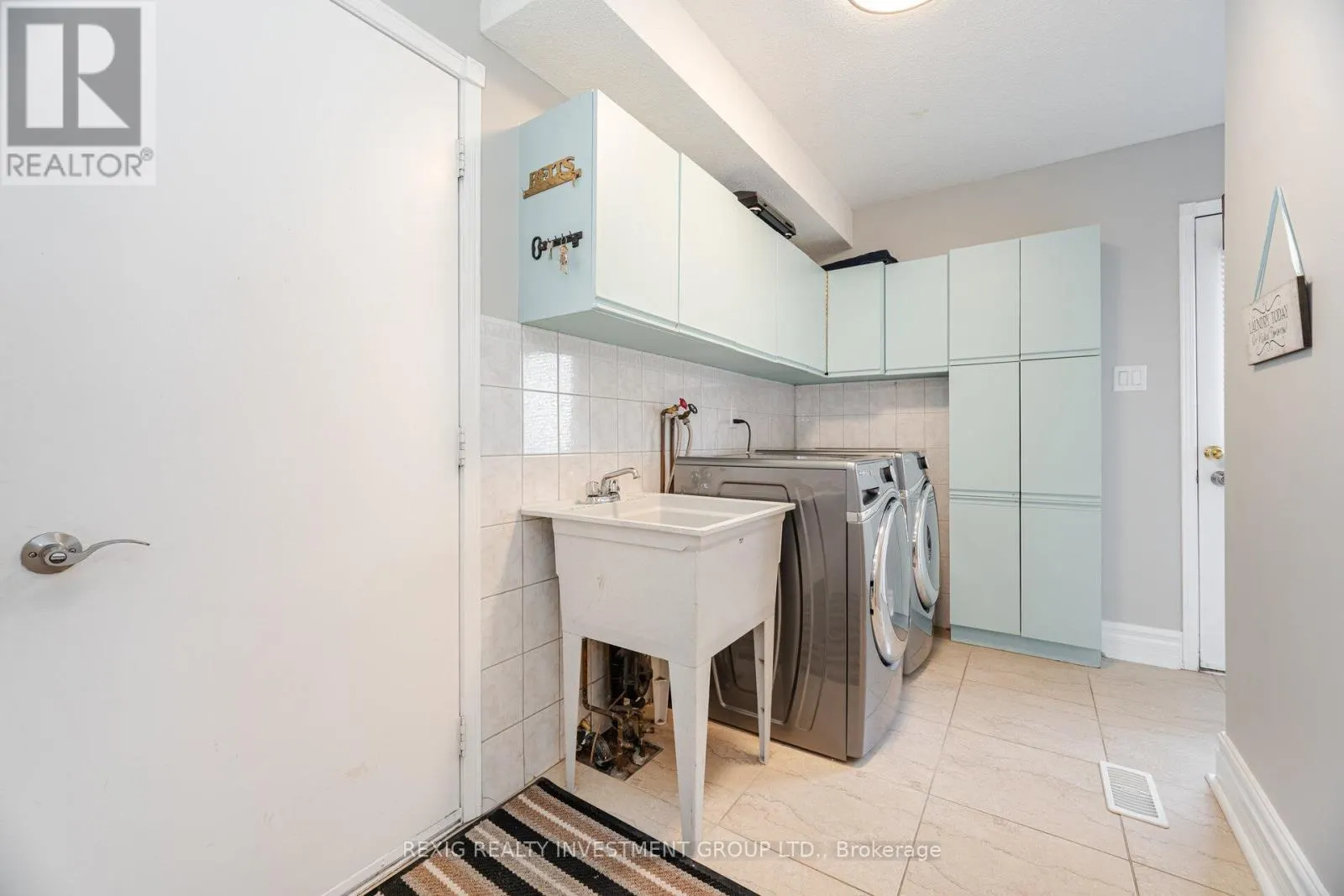 66 SETTLER COURT