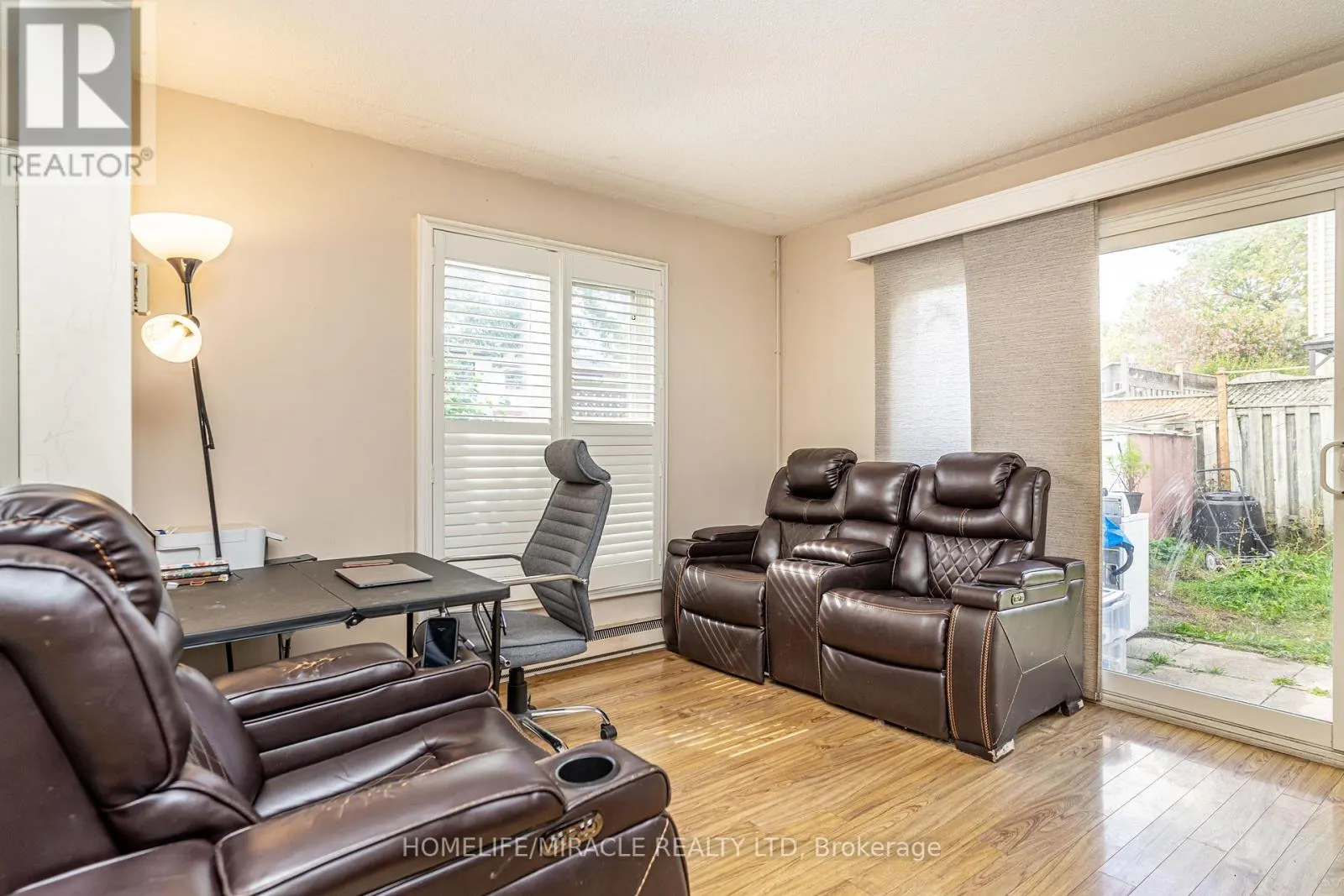 5 HOLMCREST COURT