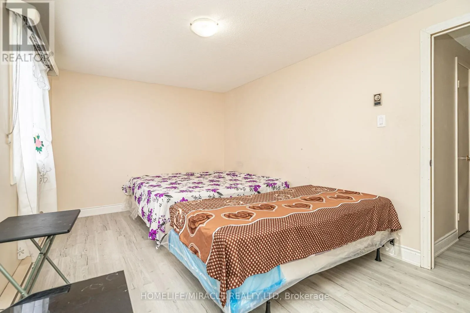 5 HOLMCREST COURT
