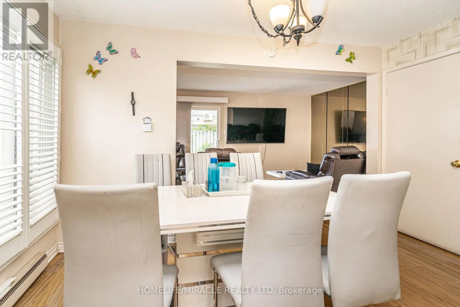 5 HOLMCREST COURT