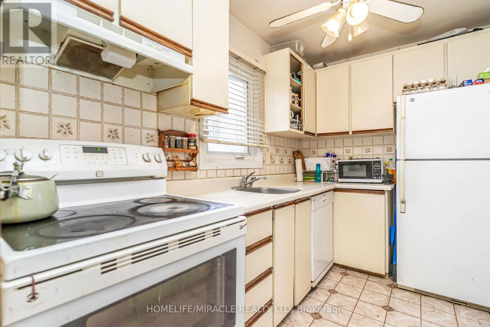 5 HOLMCREST COURT