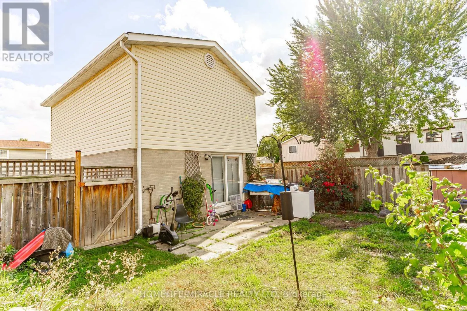 5 HOLMCREST COURT