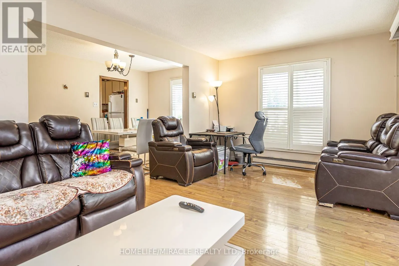 5 HOLMCREST COURT