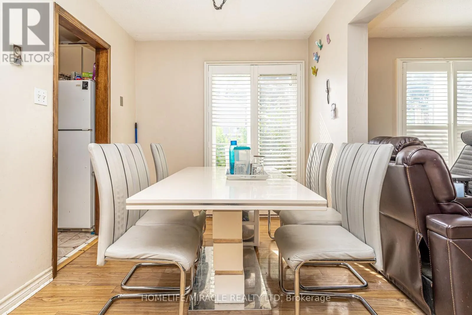 5 HOLMCREST COURT