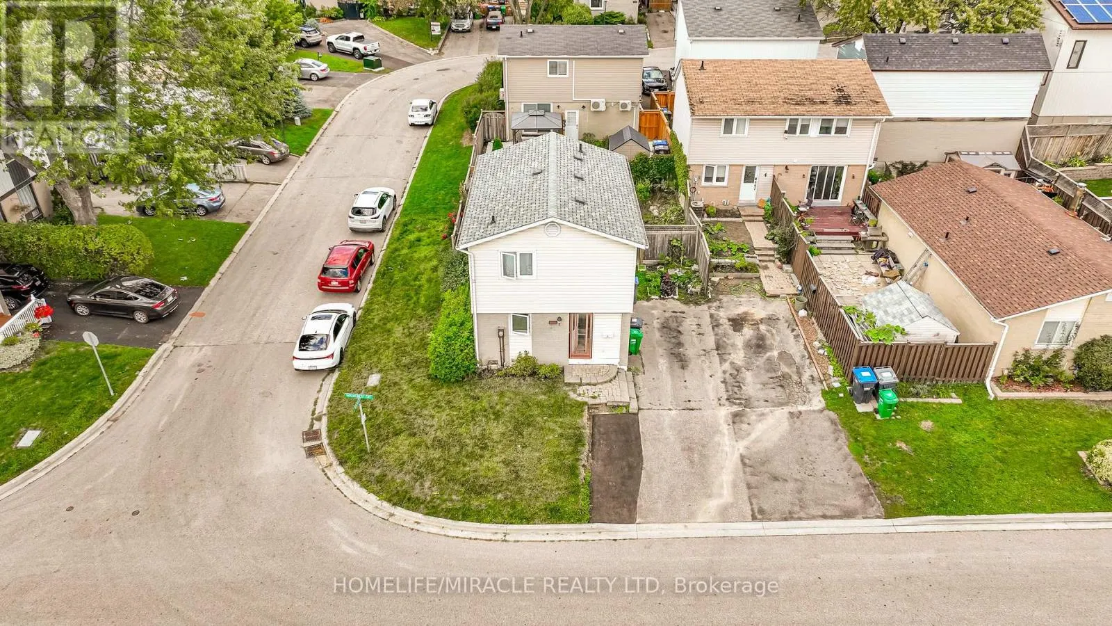 5 HOLMCREST COURT