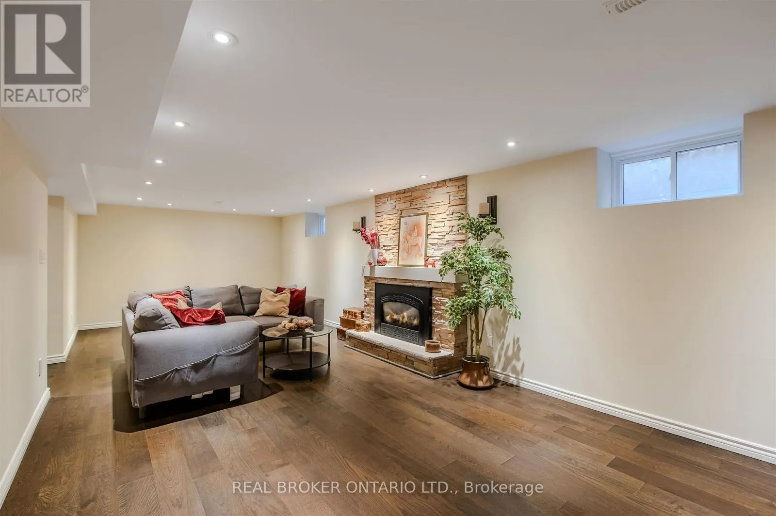 6 STREATHAM PLACE