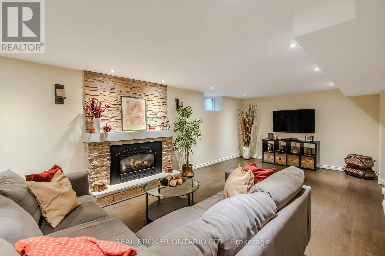 6 STREATHAM PLACE
