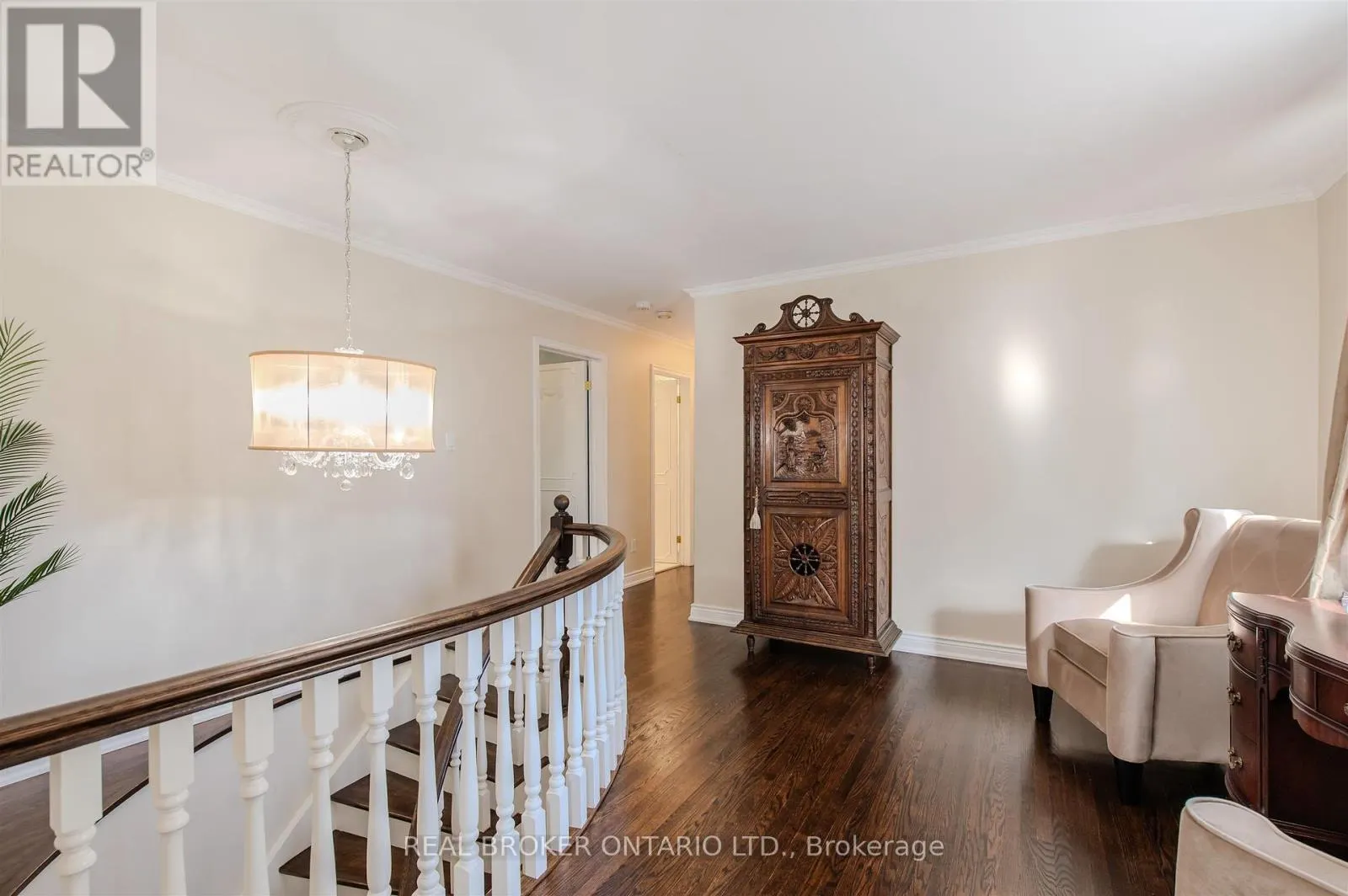 6 STREATHAM PLACE