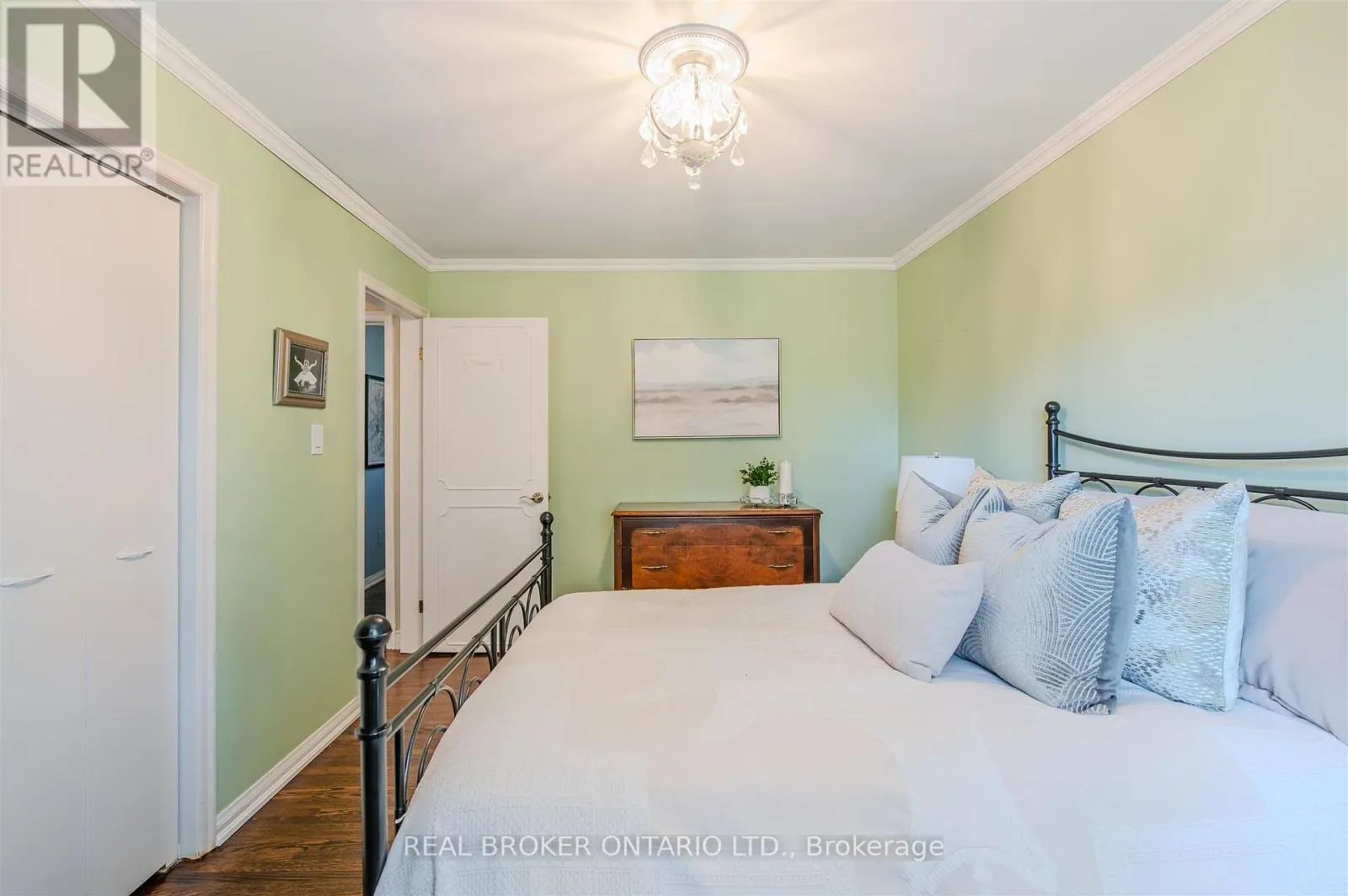 6 STREATHAM PLACE